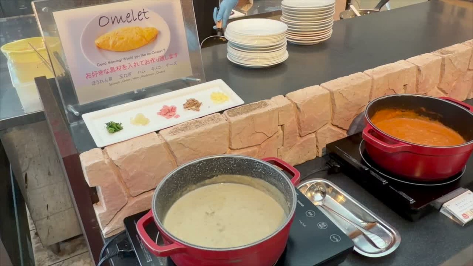 オムレツを作るライブキッチン