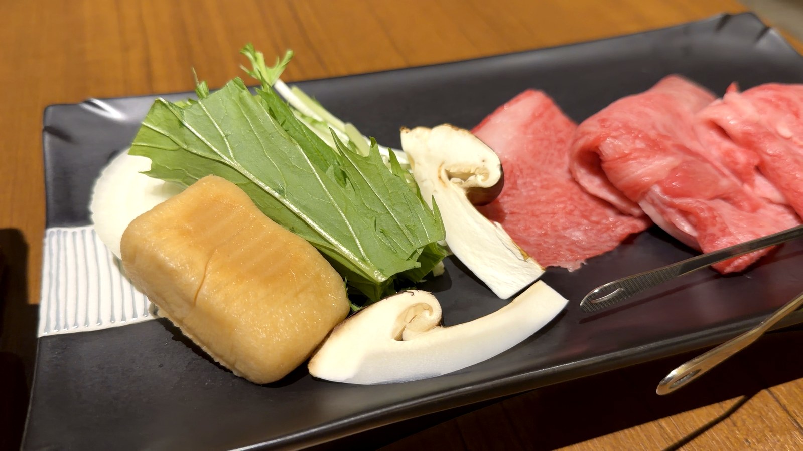 すき焼き用の神戸牛と松茸