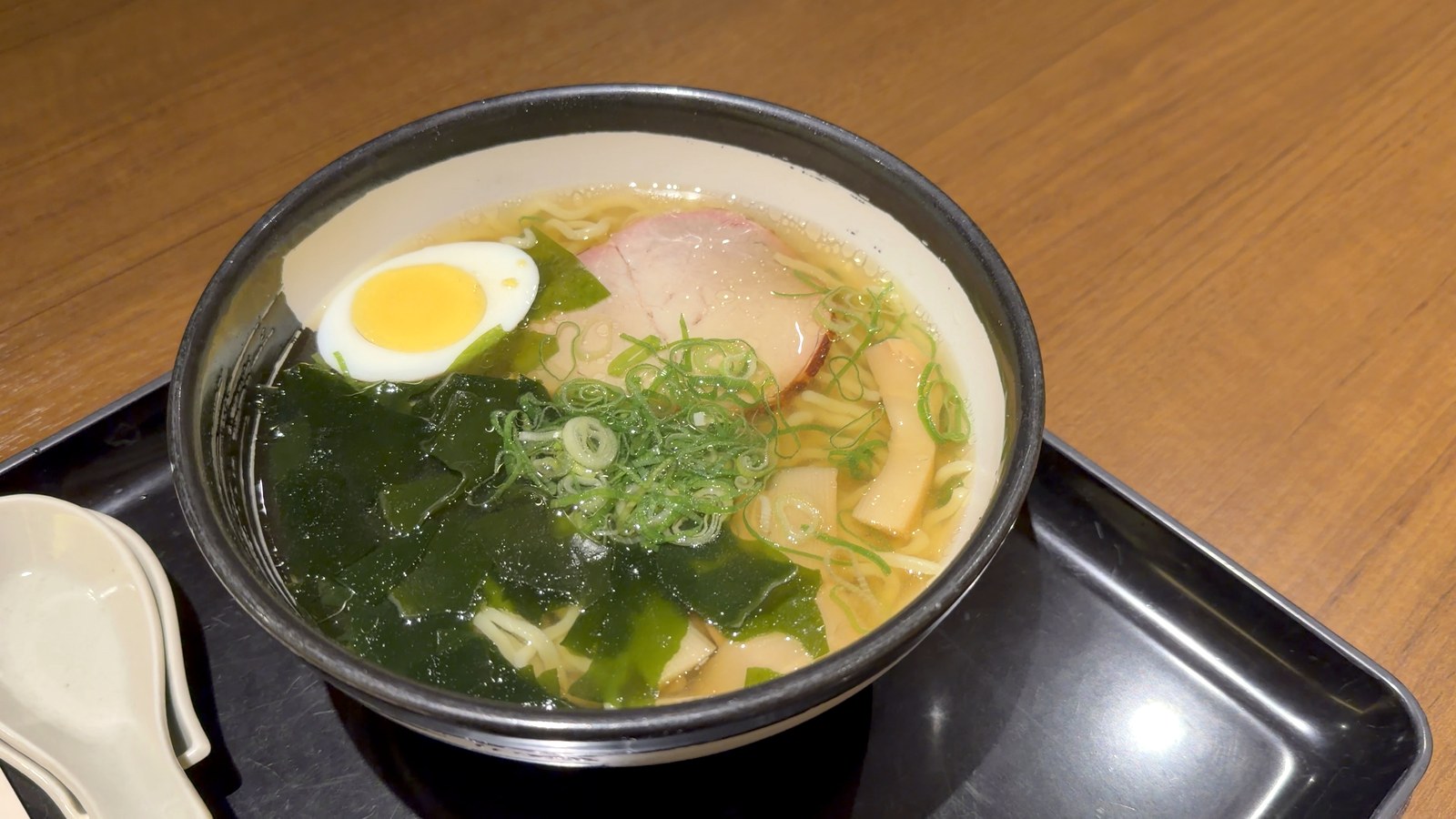 澄んだスープの和風ラーメン