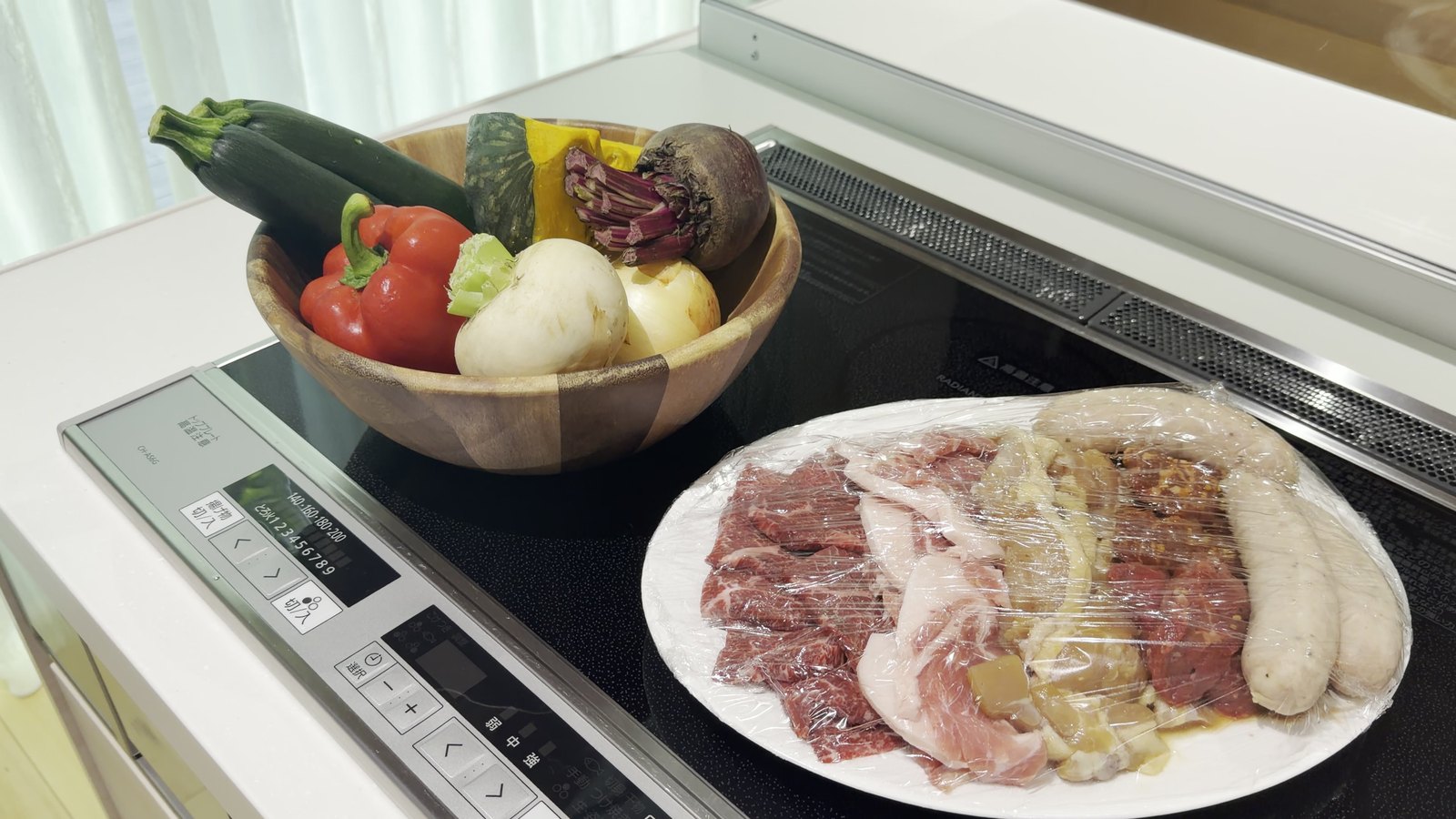 ズッキーニやパプリカの野菜と、肉の盛り合わせ