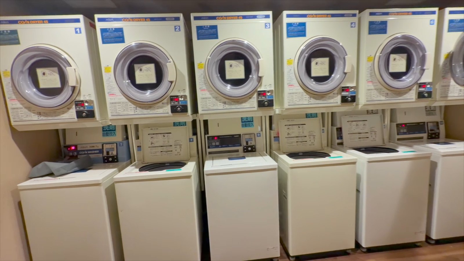 コインランドリーの洗濯機