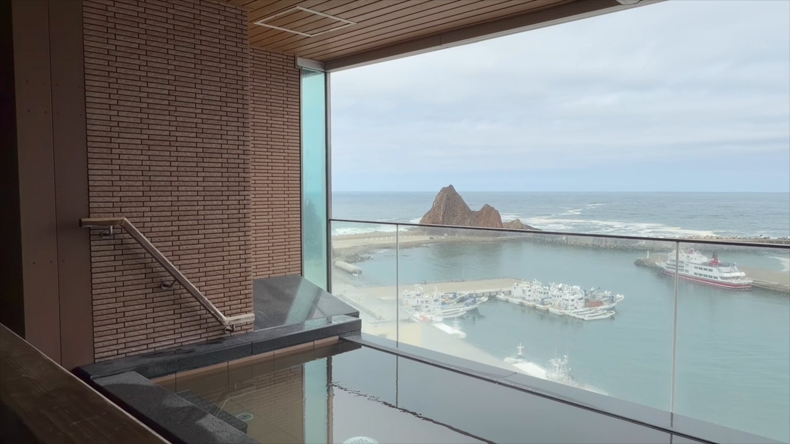 露天風呂と海