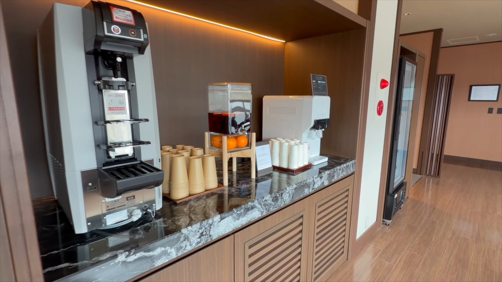 脱衣所のドリンクコーナー